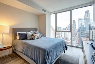 3 E Superior St in Chicago, IL - Foto de edificio - Building Photo