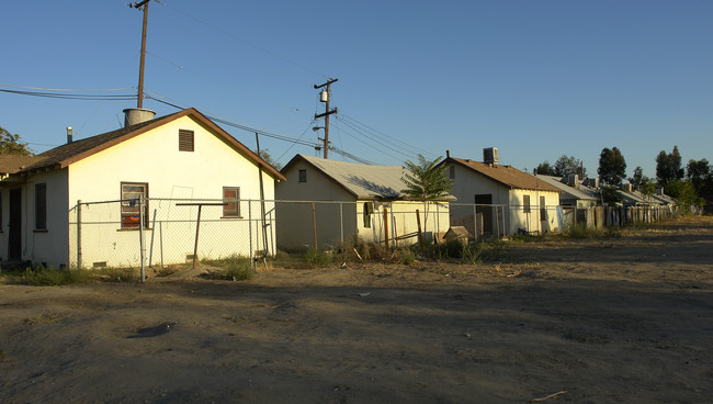 Brundage Arms in Bakersfield, CA - Building Photo - Building Photo