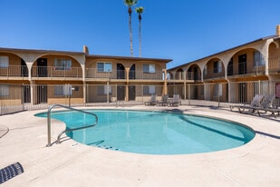 Courtyard at Encanto Apartments in Phoenix, AZ - Building Photo