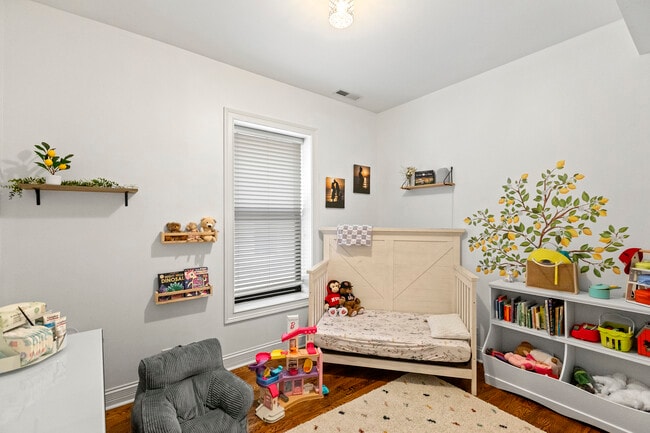 property at 5219 N Winthrop Ave