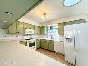 841 E Pine Knoll Dr in Prescott, AZ - Building Photo - Building Photo