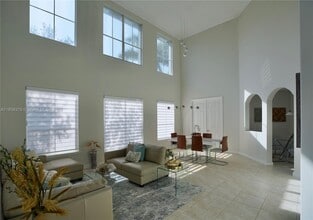 11216 NW 47th Ln in Doral, FL - Building Photo - Building Photo