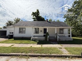 110 W 3rd St in Fulton, MO - Building Photo