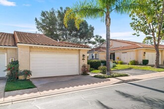 12012 Royal Birkdale Row in San Diego, CA - Foto de edificio - Building Photo