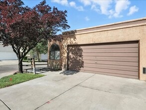 7901 Cockatoo Ln NE in Albuquerque, NM - Building Photo - Building Photo