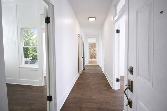 property at 211 W Milam St