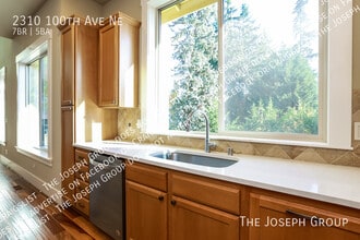 2310 100th Ave NE in Bellevue, WA - Building Photo - Building Photo