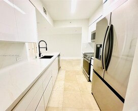 2017 S Ocean Dr in Hallandale Beach, FL - Building Photo - Building Photo