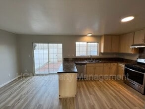 19142 Haynes St in Los Angeles, CA - Building Photo - Building Photo