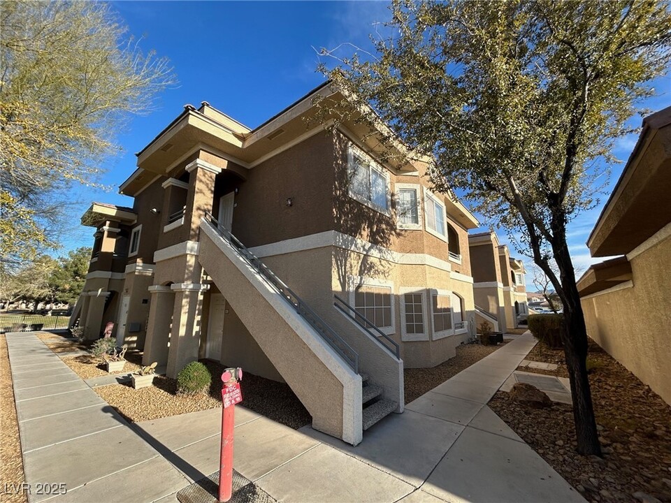 833 Aspen Peak Loop in Henderson, NV - Building Photo