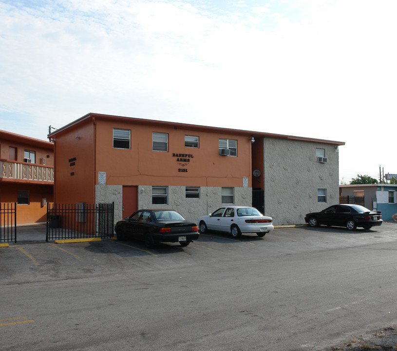 Bashful Arms Apartments in Fort Lauderdale, FL - Building Photo