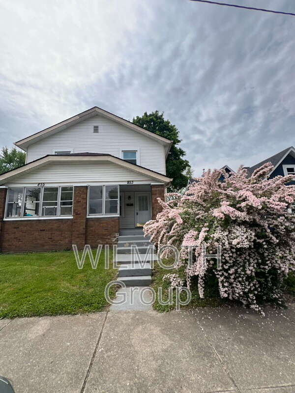 property at 853 Lincoln St