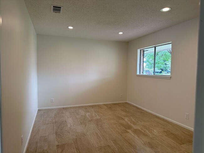 1713 Dallas St in Portland, TX - Building Photo - Building Photo