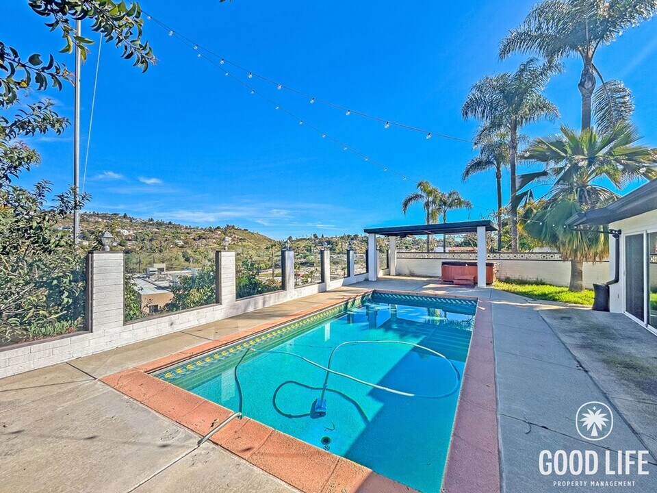 6656 Cleo St in San Diego, CA - Building Photo