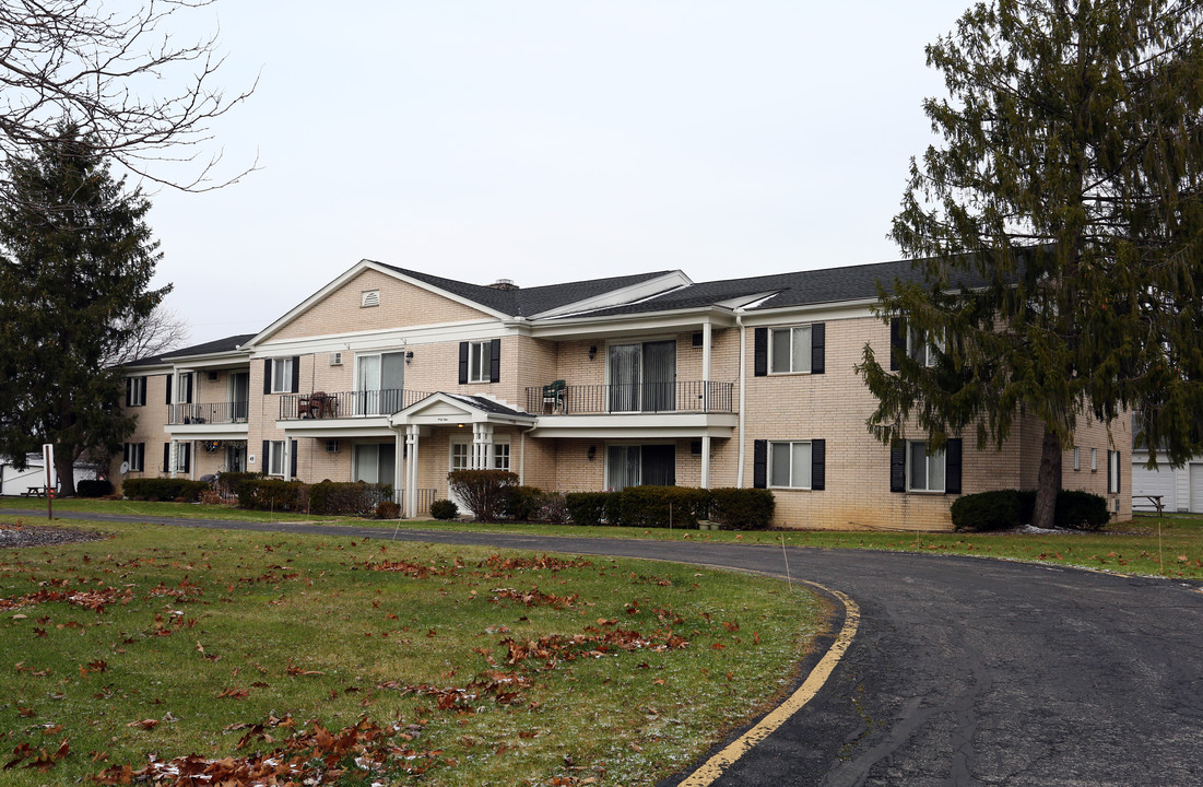 Surrey Park Apartments in Hudson, OH - Building Photo