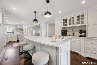 19 Middle Beach Rd in Madison, CT - Building Photo - Building Photo