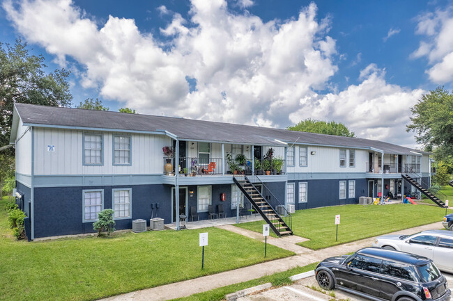 Whisper Oaks Apartments in Crosby, TX - Building Photo - Building Photo