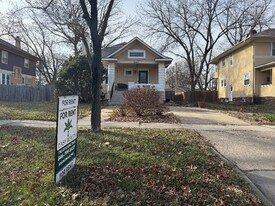 940 S Cedar St in Ottawa, KS - Building Photo