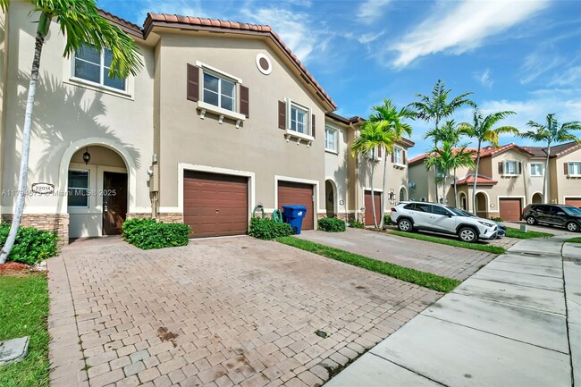 22014 SW 89th Ct in Cutler Bay, FL - Building Photo - Building Photo
