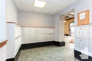 505 W Belmont Ave, Unit 6O in Chicago, IL - Building Photo