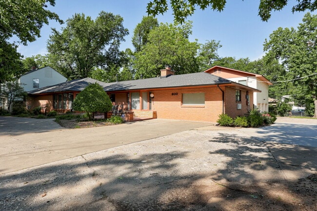 600 S Flood Ave in Norman, OK - Foto de edificio - Building Photo
