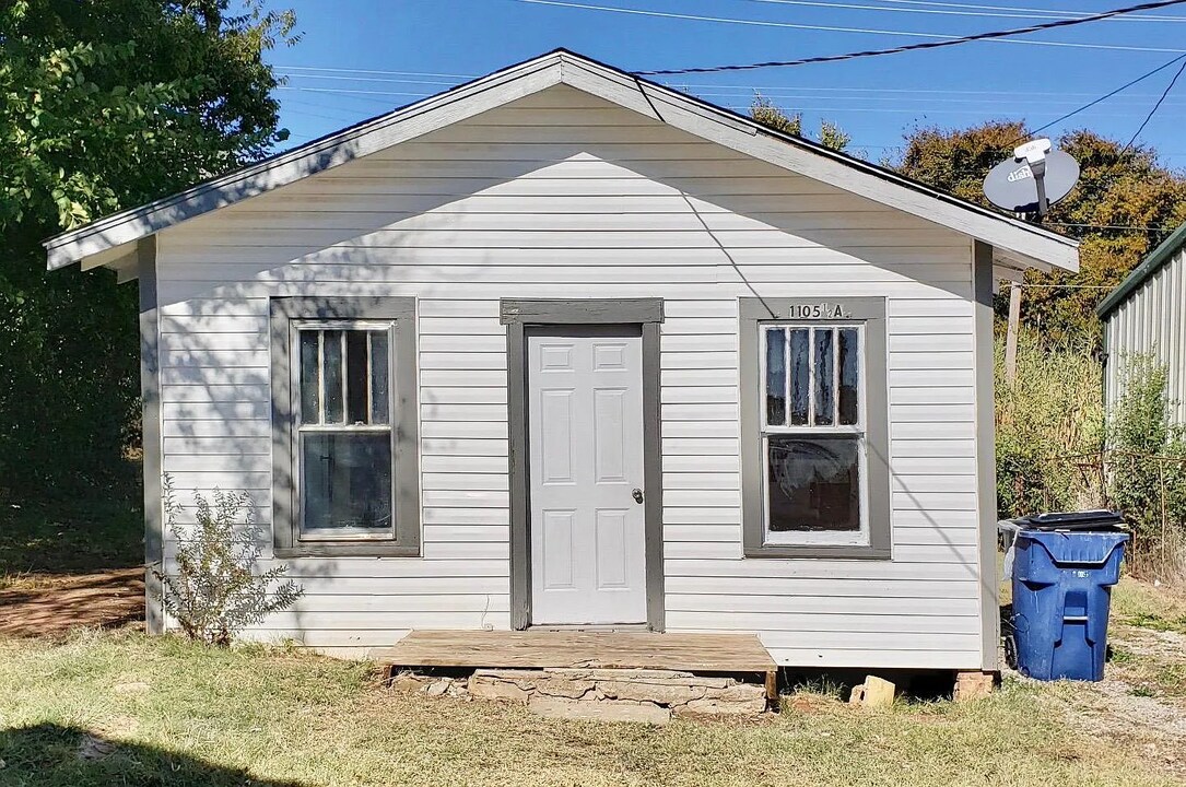 1105 W Walnut Ave in Duncan, OK - Building Photo