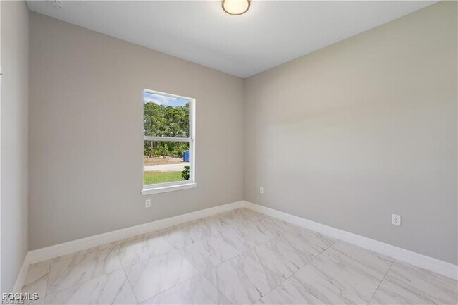 1040 Milwaukee Blvd in Lehigh Acres, FL - Building Photo - Building Photo