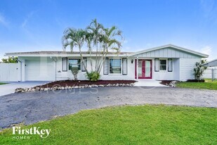 6719 Overlook Dr in Ft. Myers, FL - Building Photo