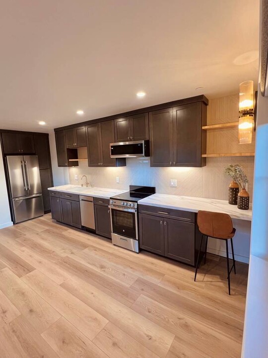 608 Montana Ave in Santa Monica, CA - Building Photo