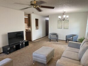 701 43rd Ave in Greeley, CO - Foto de edificio - Building Photo