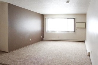 Summit Park in Minot, ND - Building Photo - Building Photo