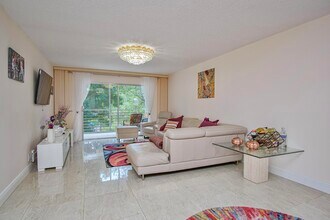 2301 Lucaya Ln in Coconut Creek, FL - Building Photo - Building Photo