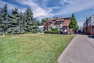 660 Cleveland Dr, Unit 4B Upper in Cheektowaga, NY - Foto de edificio - Building Photo