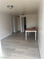 716 Pondella Rd in North Fort Myers, FL - Building Photo