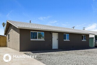 2011 E Burgess Ln in Phoenix, AZ - Building Photo - Building Photo