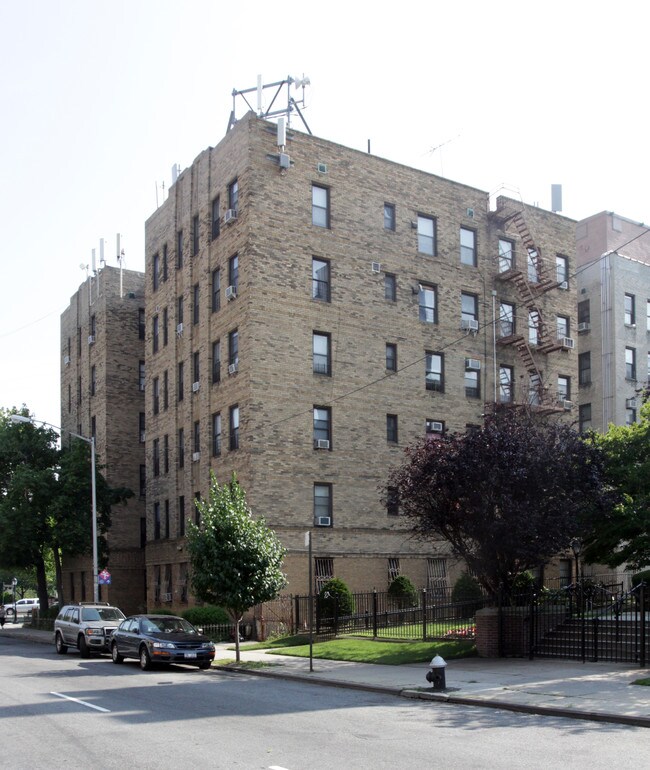 706 Eastern Pky in Brooklyn, NY - Building Photo - Building Photo