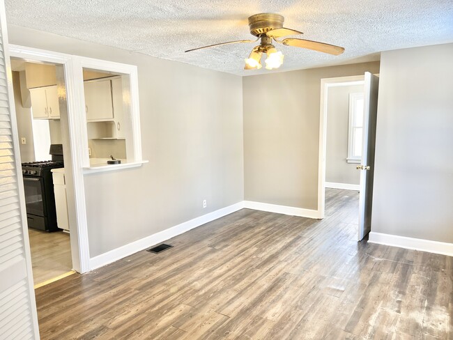 4415 Sunset Ave in Louisville, KY - Building Photo - Building Photo