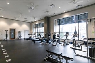 3040 Peachtree Rd in Atlanta, GA - Foto de edificio - Building Photo