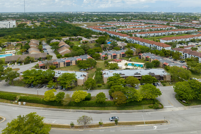 Fairview Of California Club in Miami, FL - Building Photo - Building Photo