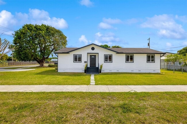 1867 NW 8th Ave in Homestead, FL - Building Photo - Building Photo