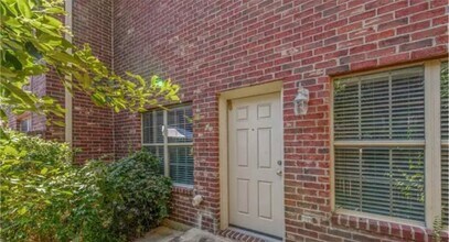 318 Forest Dr Loop in College Station, TX - Foto de edificio - Building Photo