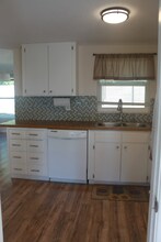 10702 Laburnum Dr in Port Richey, FL - Foto de edificio - Building Photo