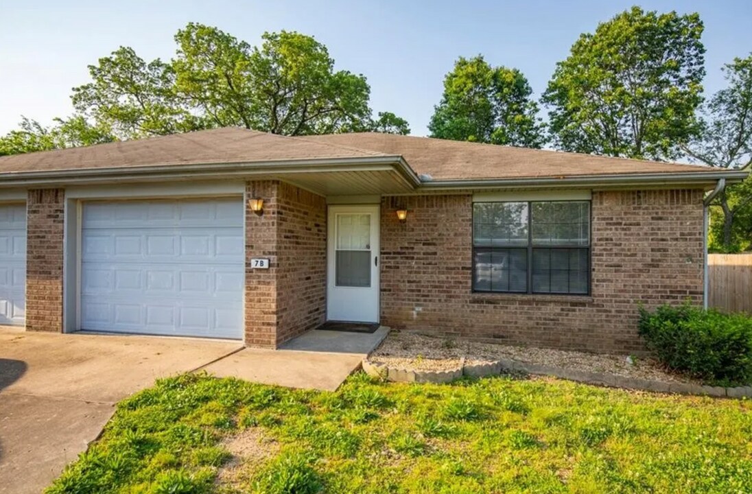 7 Jonquilla Way-Unit -Unit B in Bentonville, AR - Building Photo
