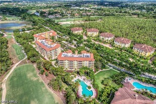 2728 Tiburon Blvd E in Naples, FL - Building Photo