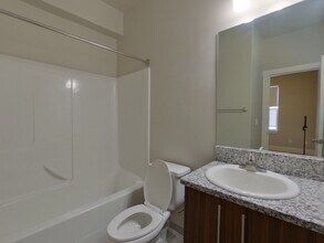 335 NW 25th St-Unit -102 in Corvallis, OR - Building Photo - Building Photo