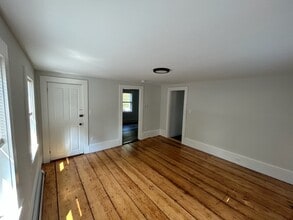 73 Essex St, Unit 1 in Beverly, MA - Building Photo - Building Photo