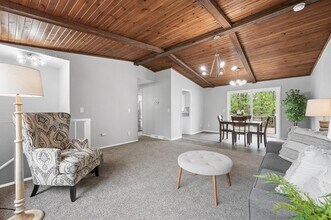 5801 Covington Ter in Minnetonka, MN - Foto de edificio - Building Photo