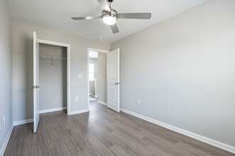 Heritage Townhomes in Lithonia, GA - Building Photo - Interior Photo