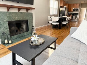 1445 W Walton St in Chicago, IL - Building Photo - Building Photo