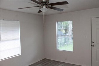 531 W Spurgeon St in Fort Worth, TX - Building Photo - Building Photo